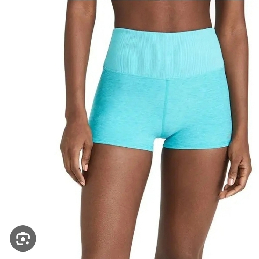 ALO YOGA Alosoft Aura shorts size M